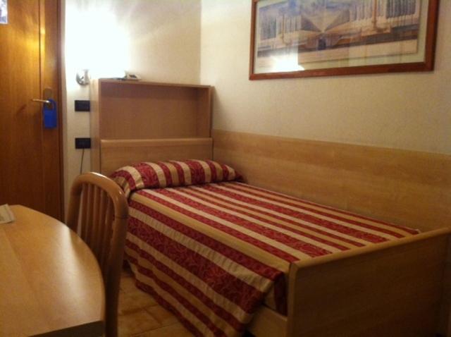 Hotel Fraderiana Torri Del Benaco Δωμάτιο φωτογραφία